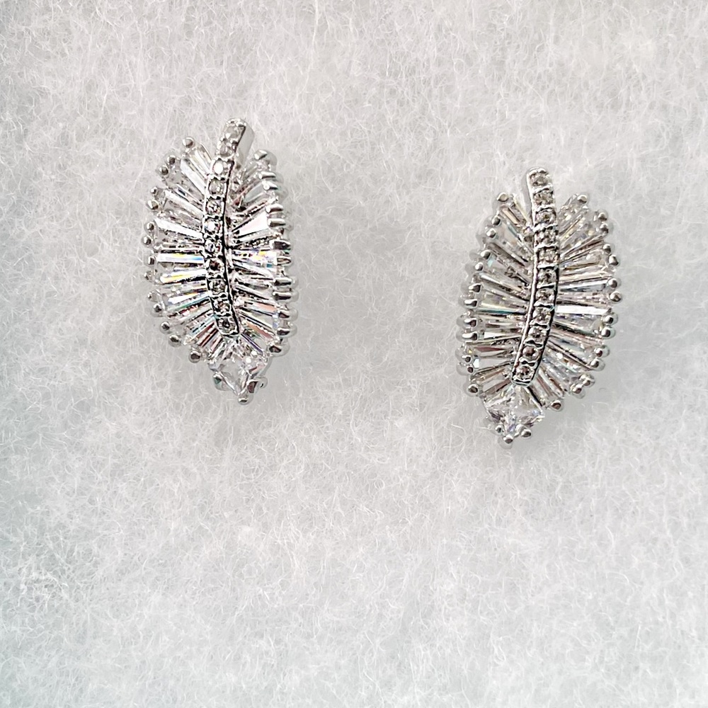 Double leaf white gold dipped  earrings Anita Ko style - Picture 2 of 7